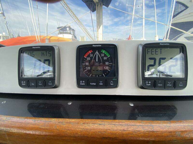 Lyoness 37ft Hunter Yacht For Sale