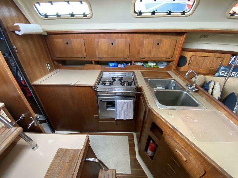 Lyoness 37ft Hunter Yacht For Sale