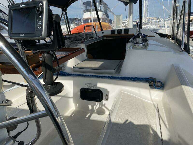 Lyoness 37ft Hunter Yacht For Sale