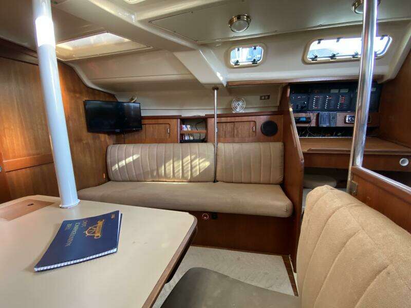 Lyoness 37ft Hunter Yacht For Sale