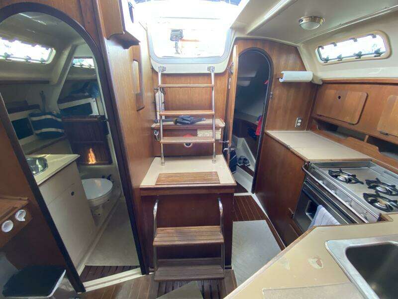 Lyoness 37ft Hunter Yacht For Sale