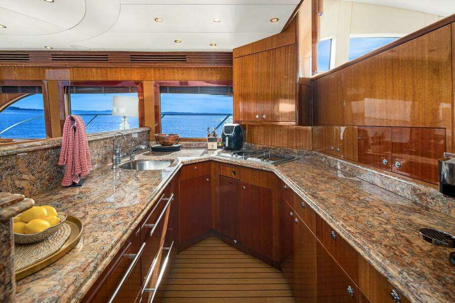 BELLISSIMO 63ft Hatteras Yacht For Sale
