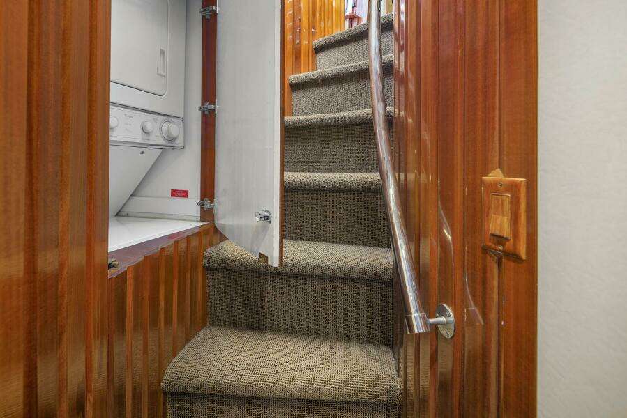 BELLISSIMO 63ft Hatteras Yacht For Sale
