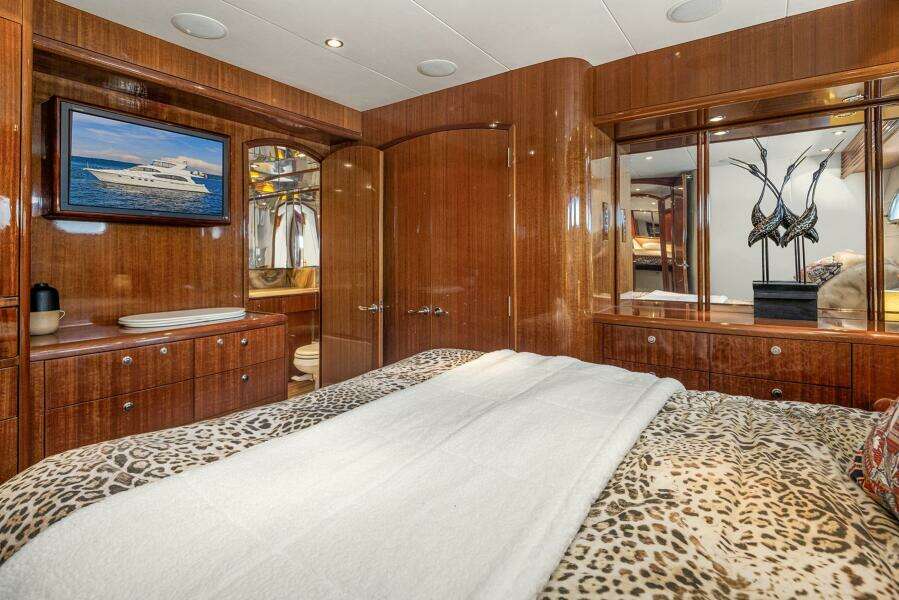 BELLISSIMO 63ft Hatteras Yacht For Sale