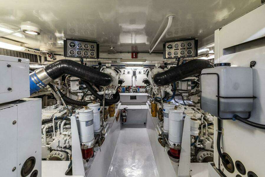 BELLISSIMO 63ft Hatteras Yacht For Sale