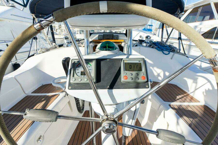 Plan Sea  38ft Hunter Yacht For Sale
