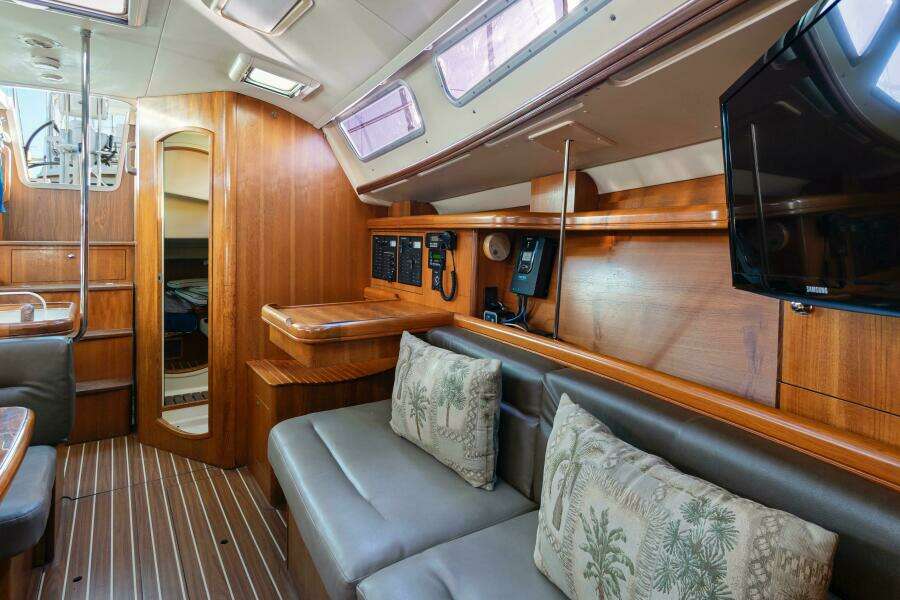 Plan Sea  38ft Hunter Yacht For Sale