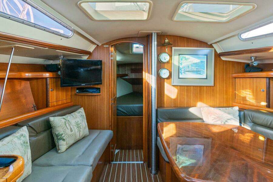 Plan Sea  38ft Hunter Yacht For Sale