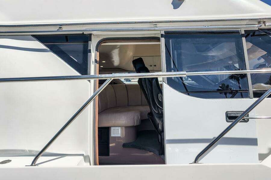 45ft Carver Yacht For Sale