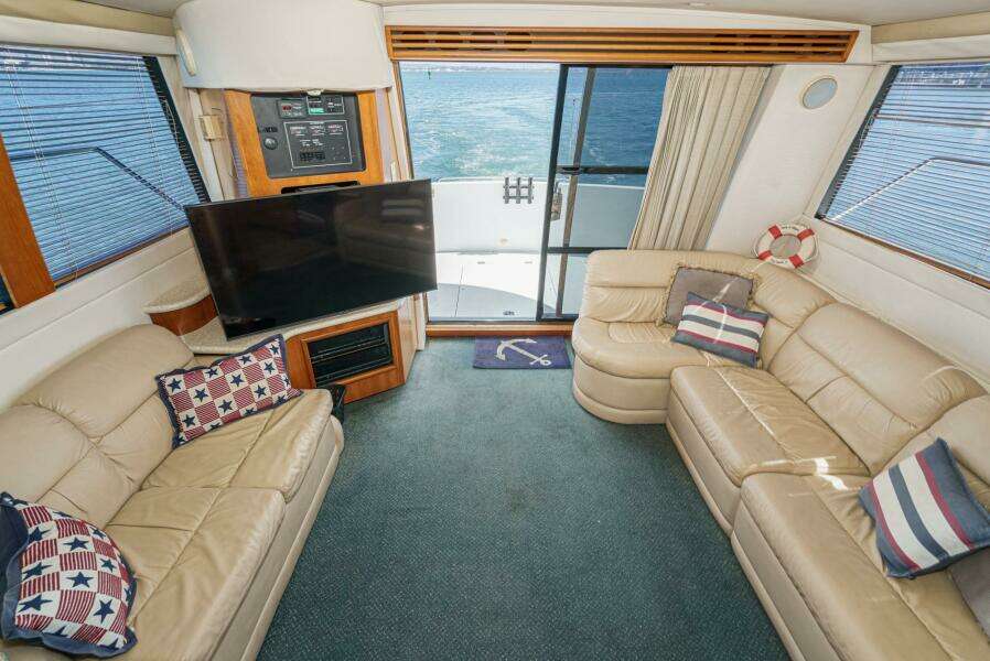 45ft Carver Yacht For Sale