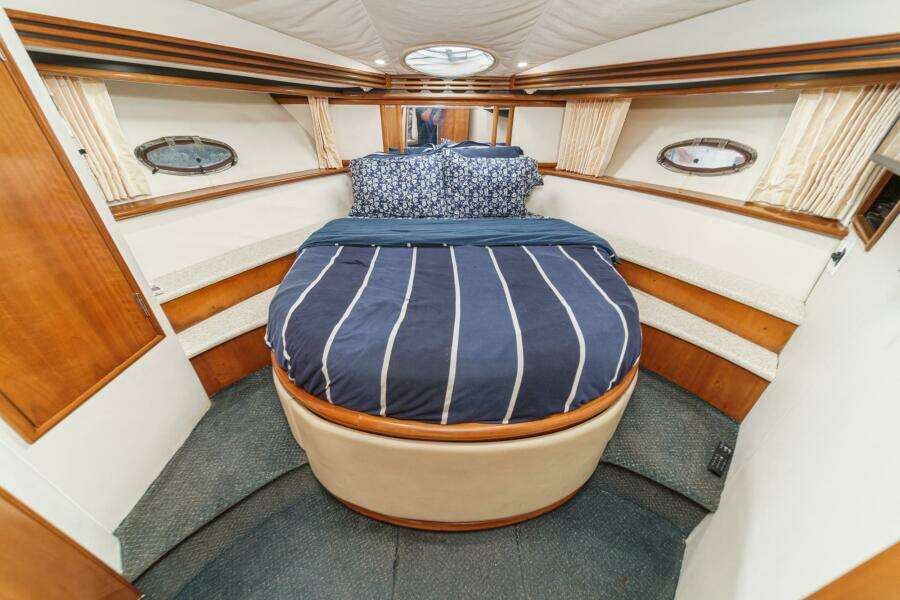 45ft Carver Yacht For Sale