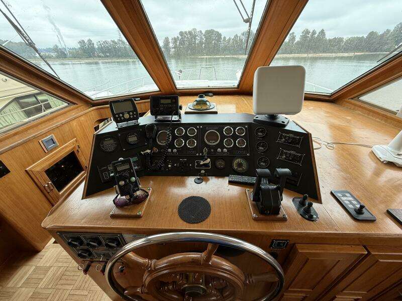 Qui Si Sana 52ft Jefferson Yacht For Sale