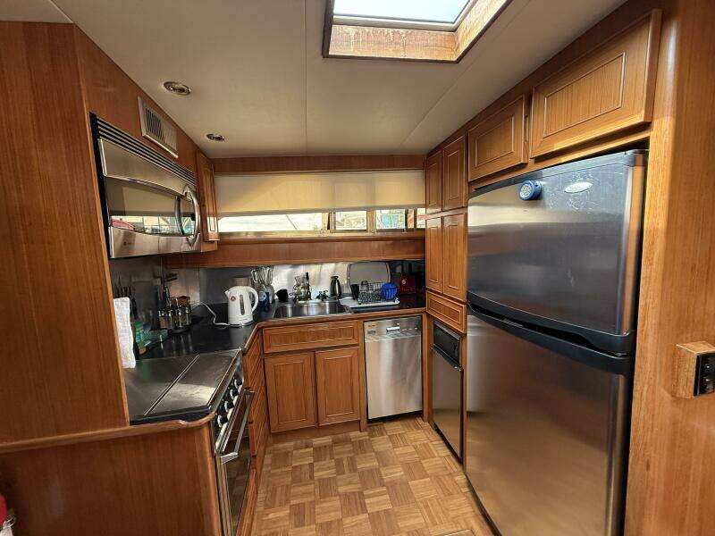 Qui Si Sana 52ft Jefferson Yacht For Sale