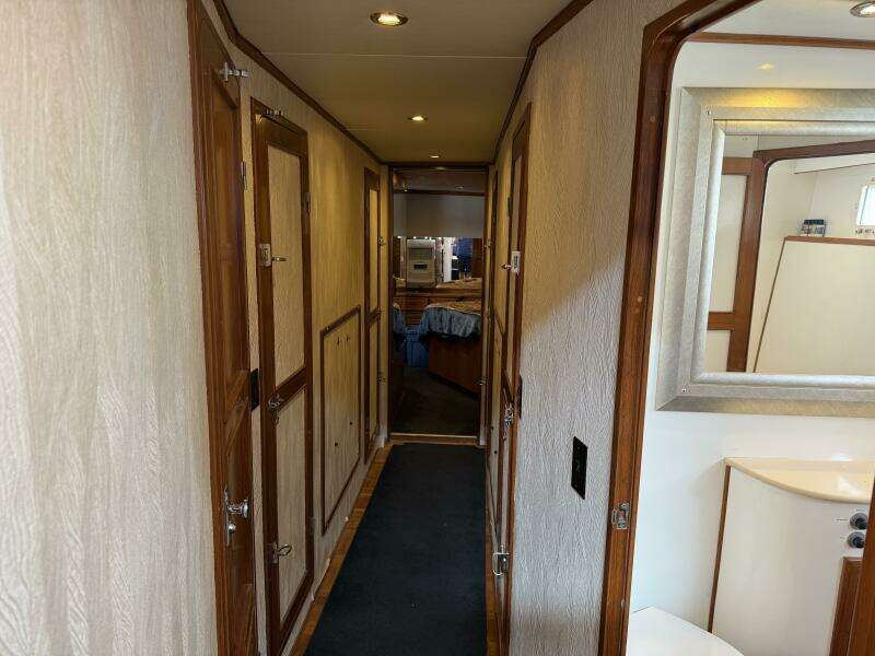 Qui Si Sana 52ft Jefferson Yacht For Sale