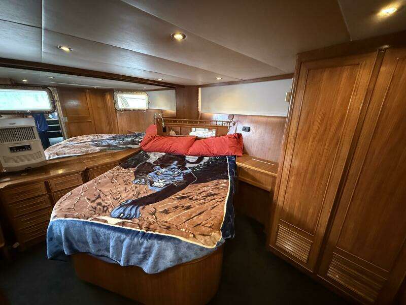 Qui Si Sana 52ft Jefferson Yacht For Sale