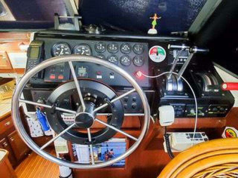Makin  Waves 32ft Bayliner Yacht For Sale