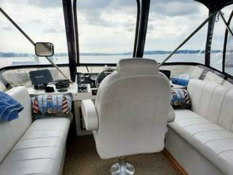Makin  Waves 32ft Bayliner Yacht For Sale