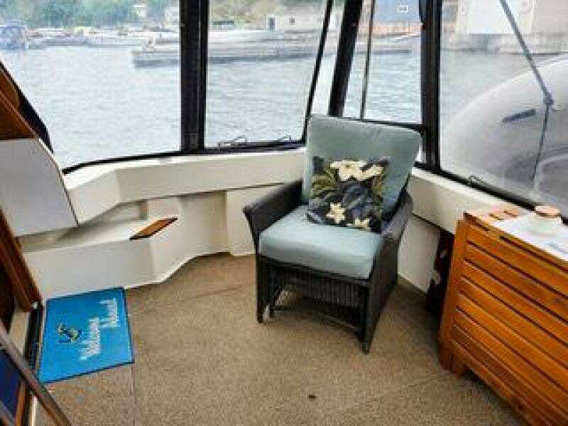 Makin  Waves 32ft Bayliner Yacht For Sale
