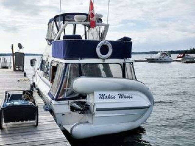 Makin  Waves 32ft Bayliner Yacht For Sale