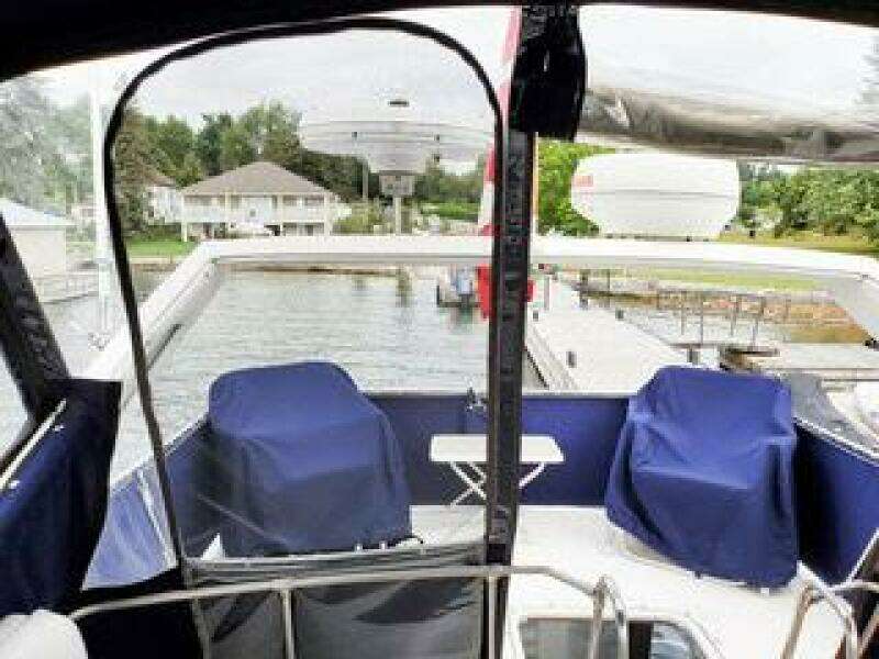 Makin  Waves 32ft Bayliner Yacht For Sale