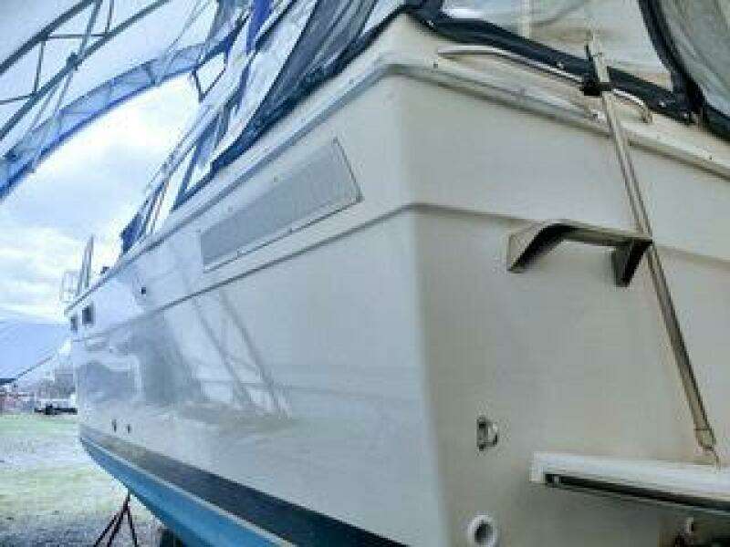 Makin  Waves 32ft Bayliner Yacht For Sale