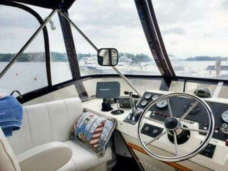 Makin  Waves 32ft Bayliner Yacht For Sale