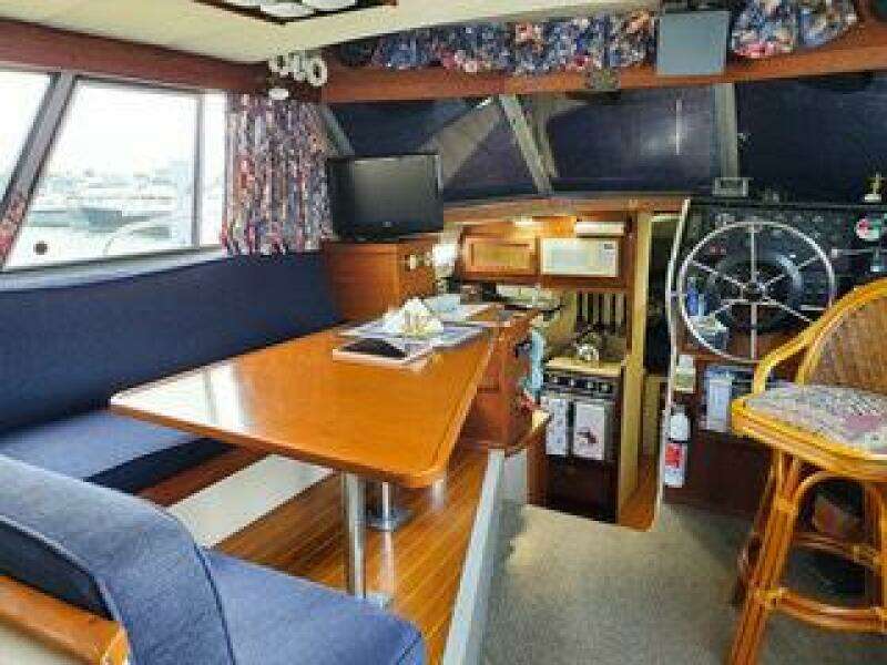 Makin  Waves 32ft Bayliner Yacht For Sale