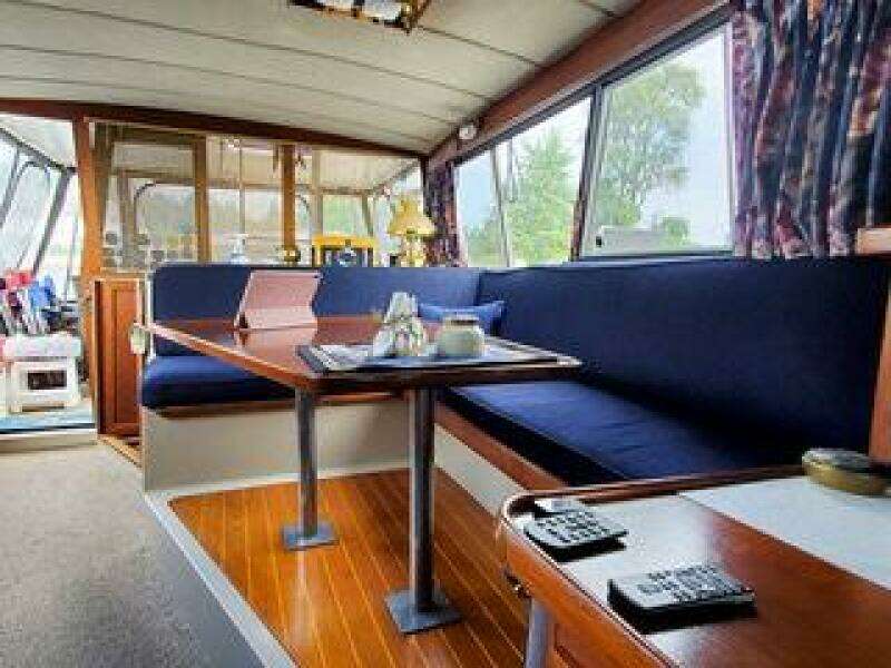 Makin  Waves 32ft Bayliner Yacht For Sale