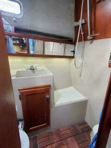 Makin  Waves 32ft Bayliner Yacht For Sale