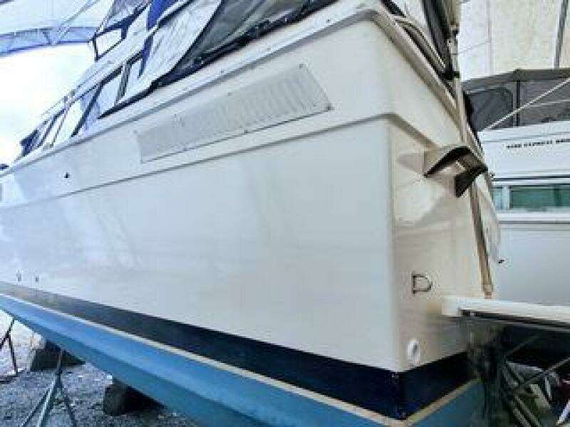 Makin  Waves 32ft Bayliner Yacht For Sale