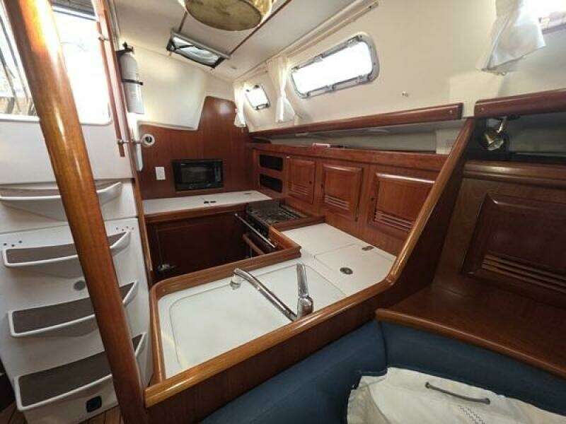39ft Beneteau Yacht For Sale