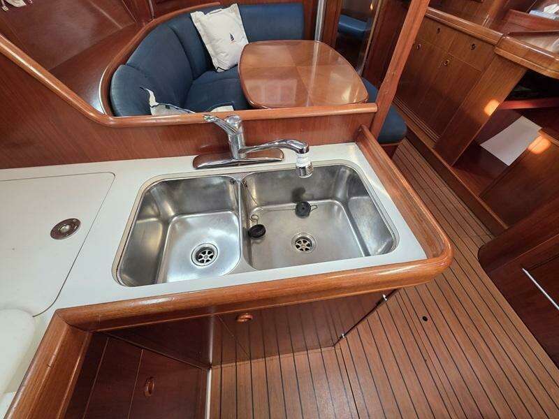 39ft Beneteau Yacht For Sale