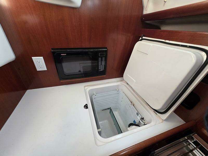 39ft Beneteau Yacht For Sale
