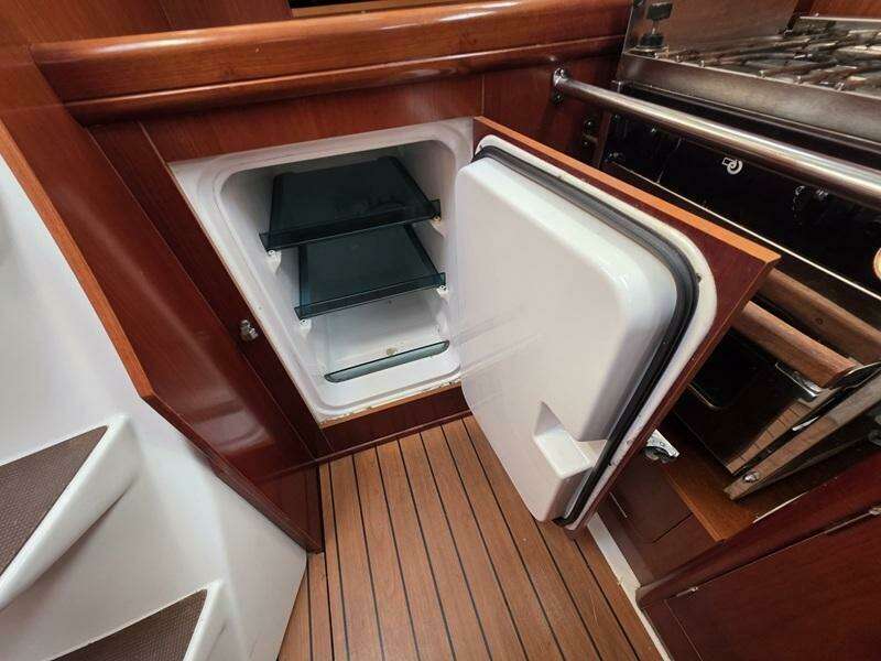 39ft Beneteau Yacht For Sale
