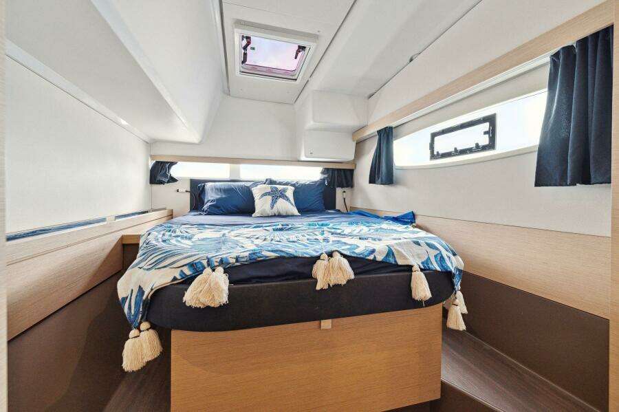 2018-fountaine-pajot-lucia-40-sail-9370522-20240610065926939-1_XLARGE.jpg