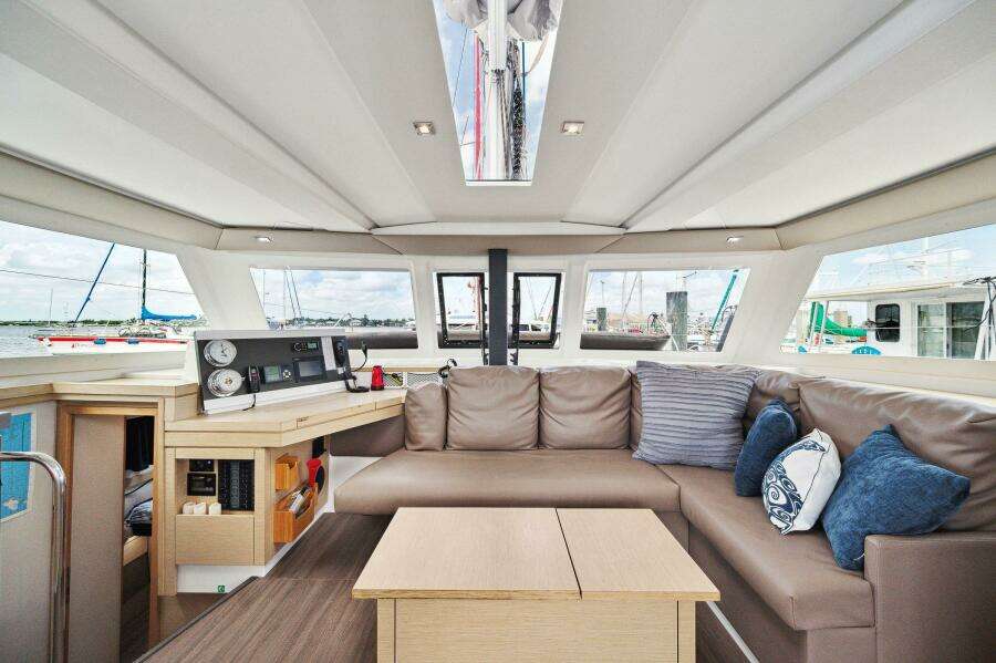 2018-fountaine-pajot-lucia-40-sail-9370522-20240610065808833-1_XLARGE.jpg