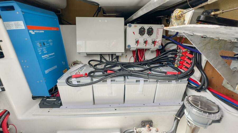 2018-fountaine-pajot-lucia-40-sail-9370522-20240610065949933-1_XLARGE.jpg