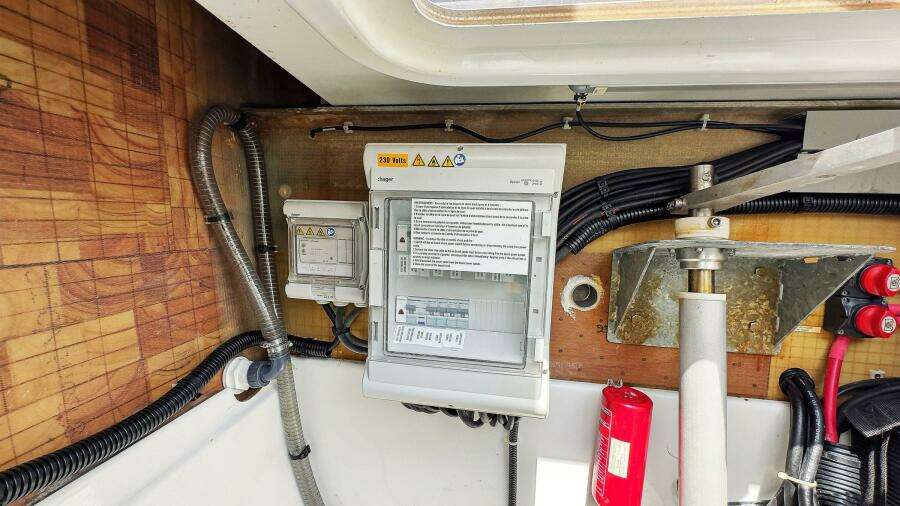 2018-fountaine-pajot-lucia-40-sail-9370522-20240610065833888-1_XLARGE.jpg