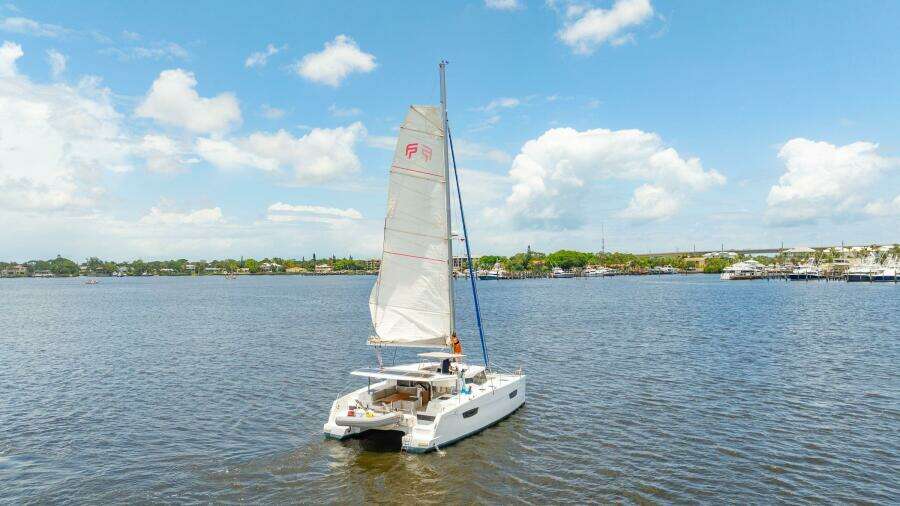 2018-fountaine-pajot-lucia-40-sail-9370522-20240610065800769-1_XLARGE.jpg