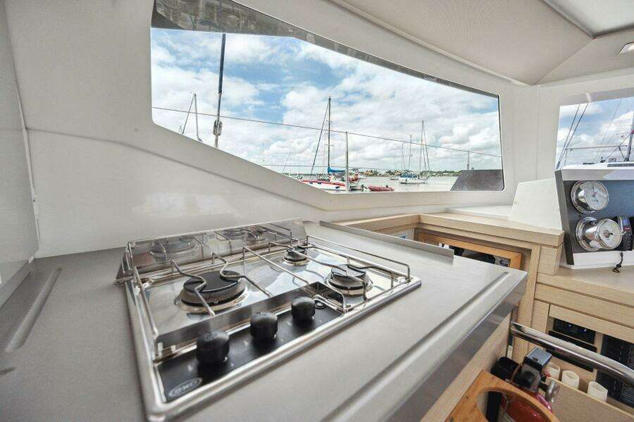 2018-fountaine-pajot-lucia-40-sail-9370522-20240610065853900-1_XLARGE.jpg