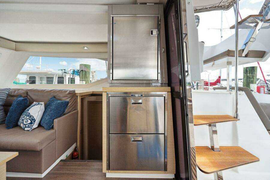 2018-fountaine-pajot-lucia-40-sail-9370522-20240610065901904-1_XLARGE.jpg