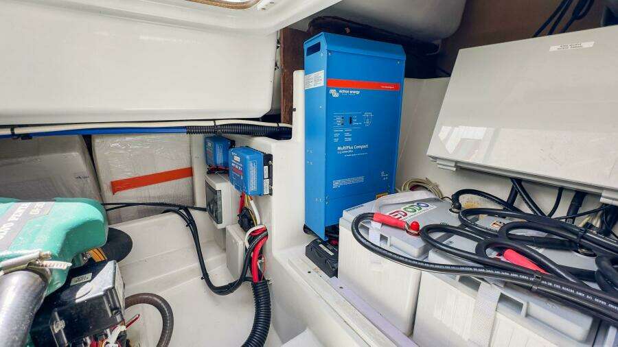 2018-fountaine-pajot-lucia-40-sail-9370522-20240610065837820-1_XLARGE.jpg