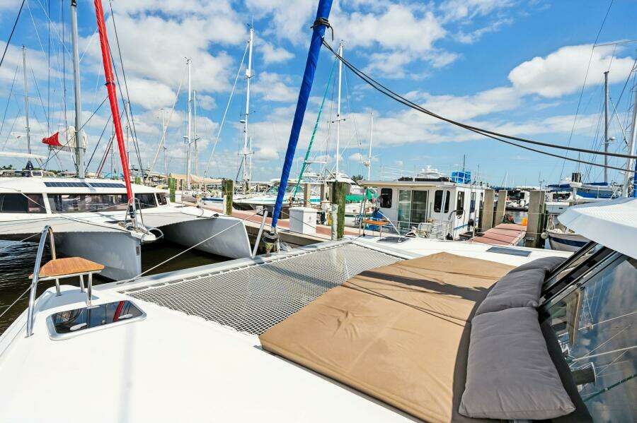 2018-fountaine-pajot-lucia-40-sail-9370522-20240610065940011-1_XLARGE.jpg