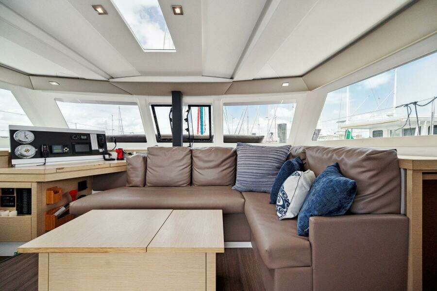 2018-fountaine-pajot-lucia-40-sail-9370522-20240610065857925-1_XLARGE.jpg