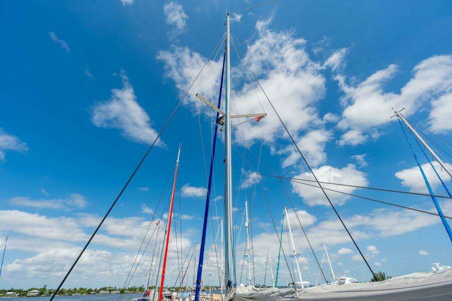 2018-fountaine-pajot-lucia-40-sail-9370522-20240610065943922-1_XLARGE.jpg