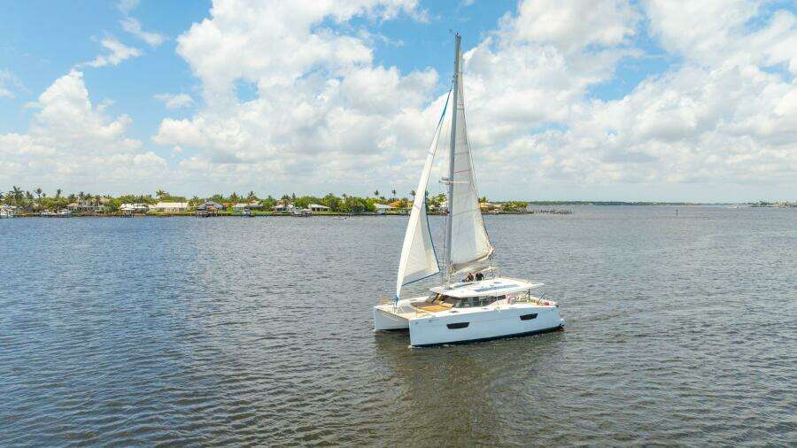 2018-fountaine-pajot-lucia-40-sail-9370522-20240610065959018-1_XLARGE.jpg