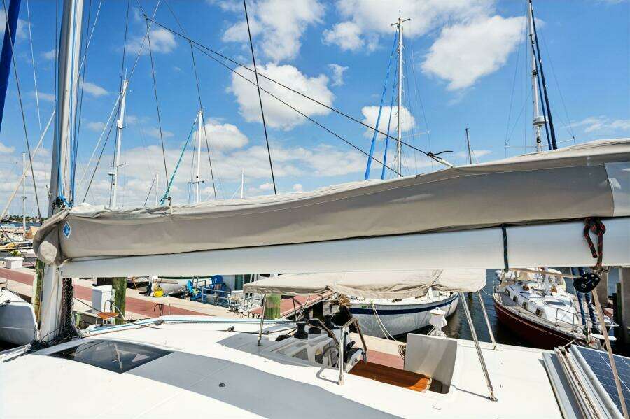 2018-fountaine-pajot-lucia-40-sail-9370522-20240610065829857-1_XLARGE.jpg