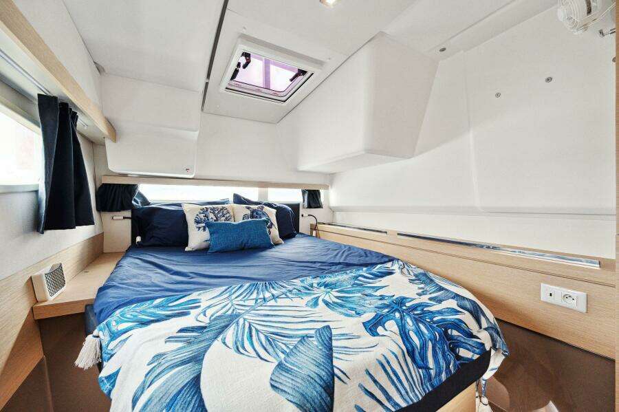2018-fountaine-pajot-lucia-40-sail-9370522-20240610065816839-1_XLARGE.jpg