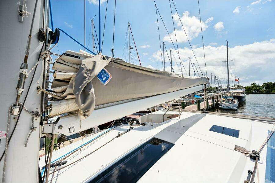 2018-fountaine-pajot-lucia-40-sail-9370522-20240610070027034-1_XLARGE.jpg