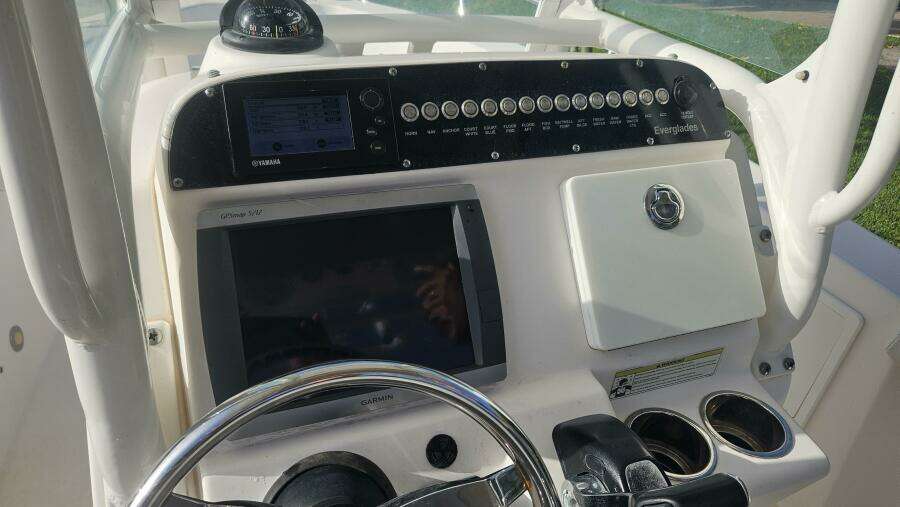 23ft Everglades Yacht For Sale